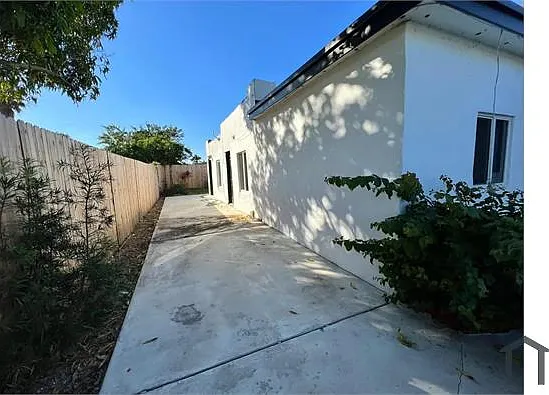 8122 NW 14th Pl — Photo 4