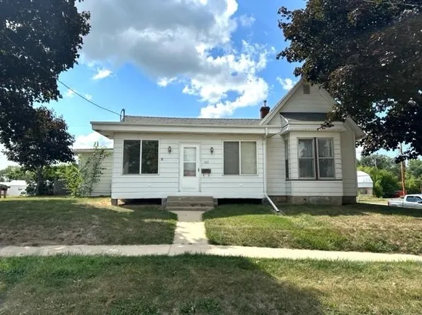122 N Dearborn St, Maquoketa, IA 52060
