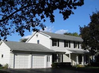 49 Oakhurst Dr, Rochester, NY 14617