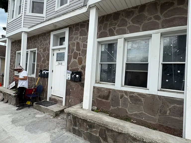 208 Main St #D — Photo 9