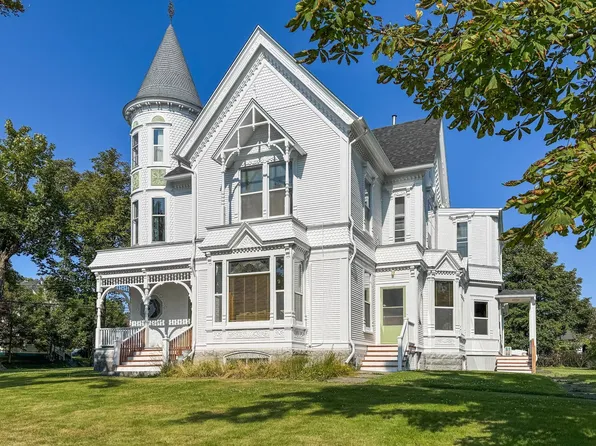 53 Park St, Yarmouth, NS B5A 2A9
