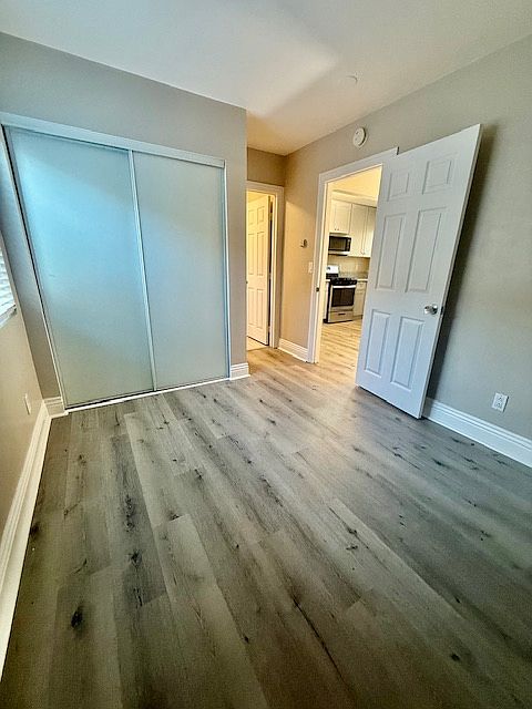 Bedroom/ bathroom