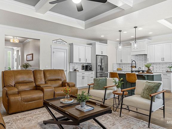 2nd image of 1646 Fort Williams St