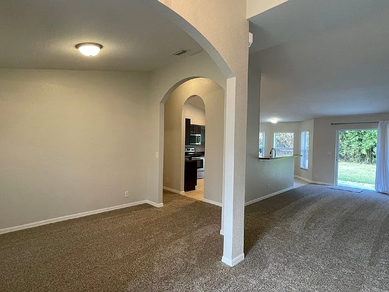 517 SW Paar Dr — Photo 5
