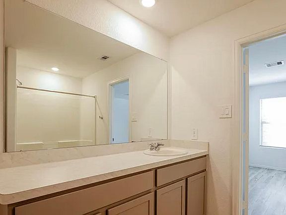 5th image of 24221 Becker Hollow Ln