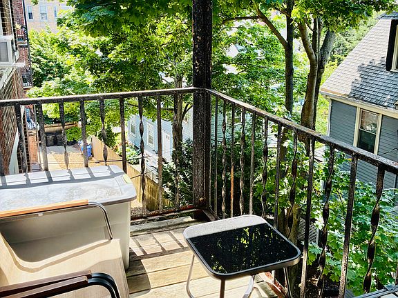 Quiet, private balcony