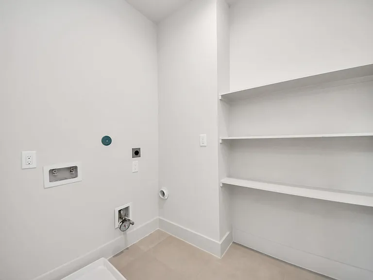 13104 Moncloa Dr — Photo 23