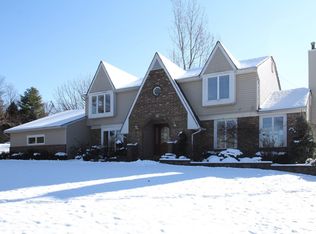 8 Highland Cir, Berkeley Heights, NJ 07922