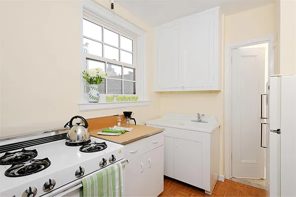 Sold by Douglas Elliman | media 15