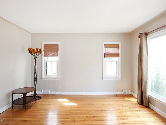 4th image of 1548 Philadelphia Ave SE