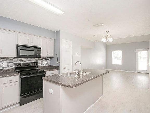 4th image of 4842 Chelanie Cir