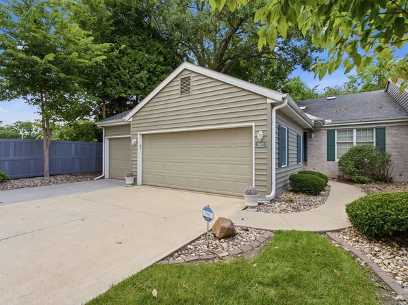4025 36th Avenue Ct, Moline, IL 61265