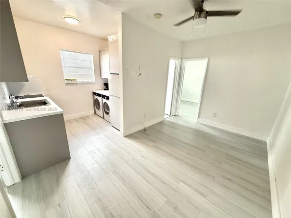 1043 NW 2nd St APT 16, Miami, FL 33128