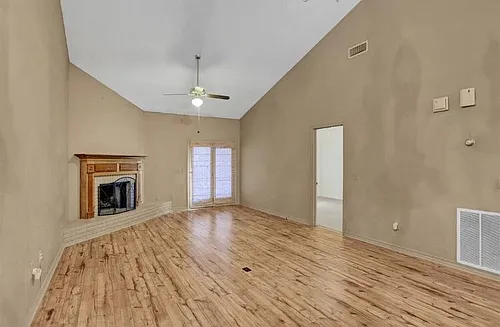 207 Northtown Dr Photo 1