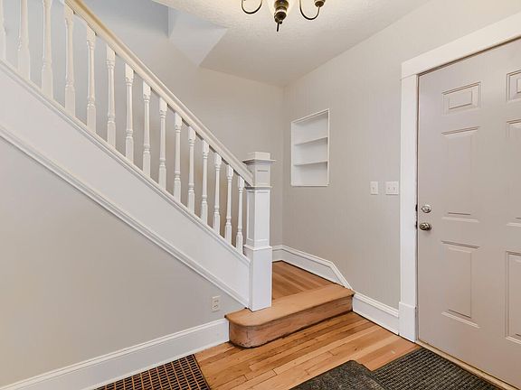 4th image of 822 Smith Ave S