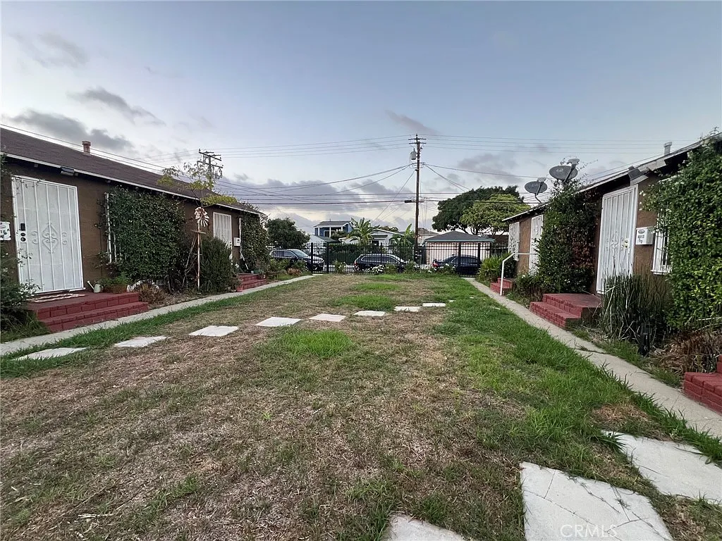 Studio, 250 sqft, $1,595 — Photo 3
