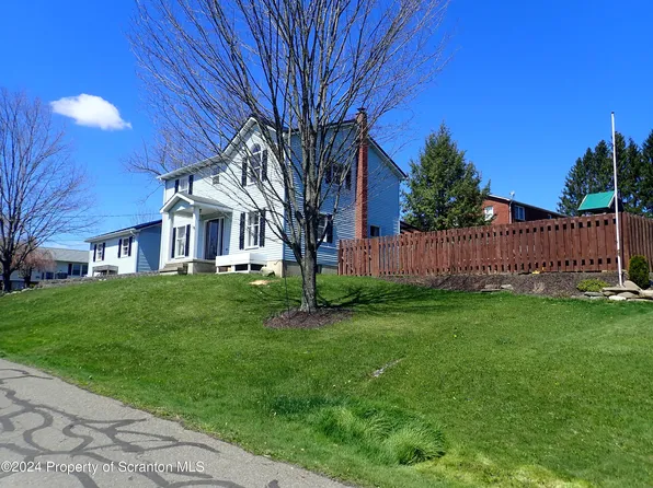 15 Bowen St, Montrose, PA 18801