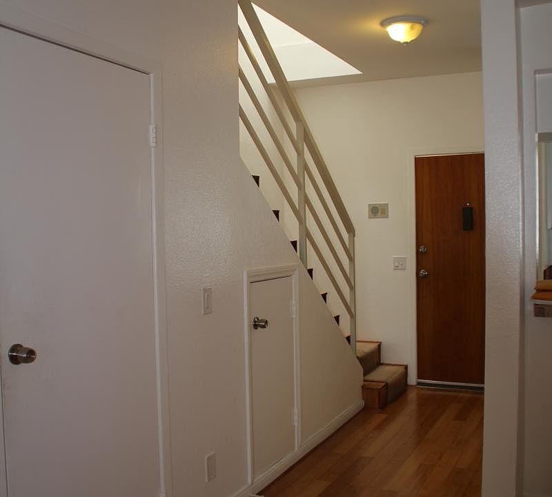 1st image of 1422 N Martel Ave APT 4
