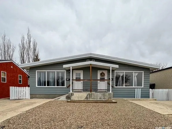947 & 957 Connaught DRIVE, Swift Current, SK S9H 1R9