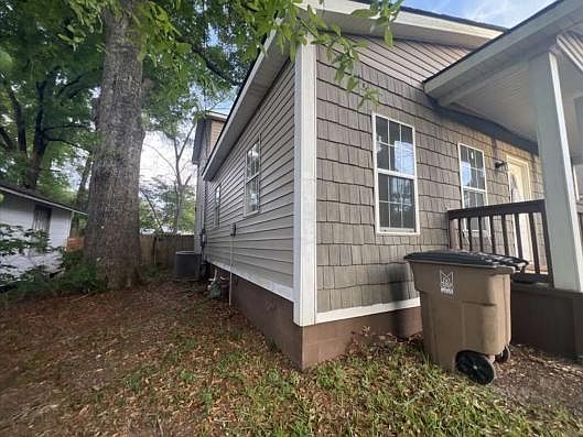 3rd image of 852 Galoway Ave