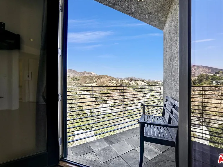 6852 Woody Trl — Photo 17