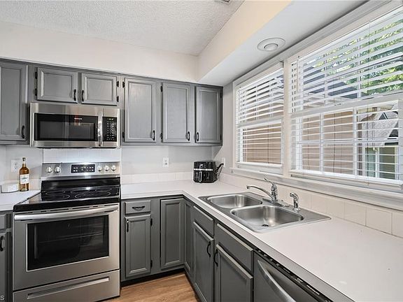 5th image of 2829 Shadowbrook Ln