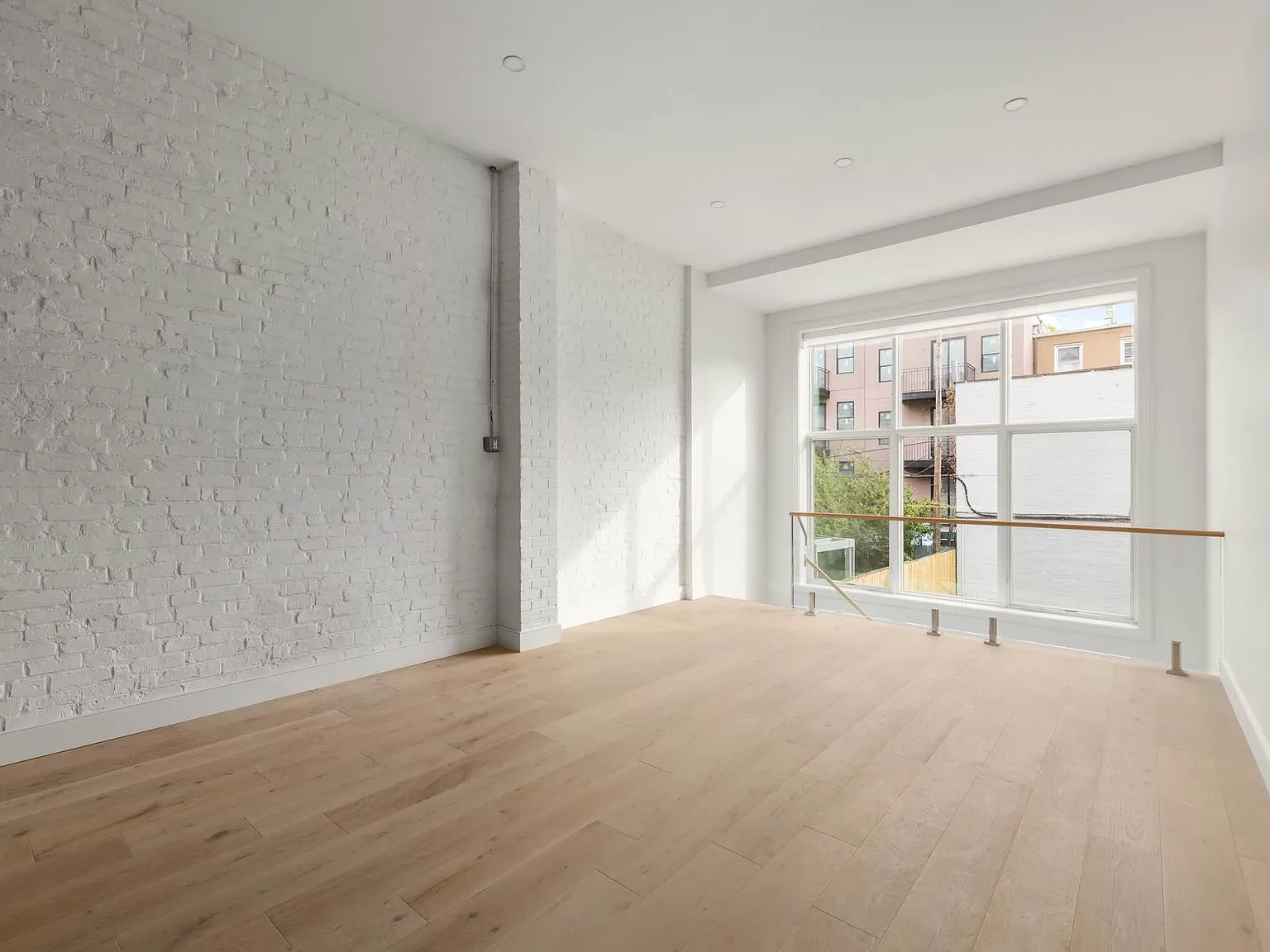 140 Summit St — Photo 2