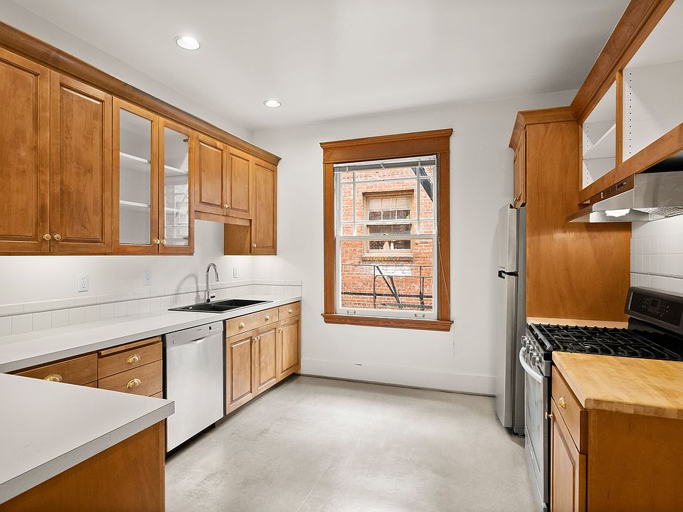 1st image of 2232 NW Everett St #24