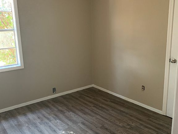 3rd image of 1897 Dorchester Dr