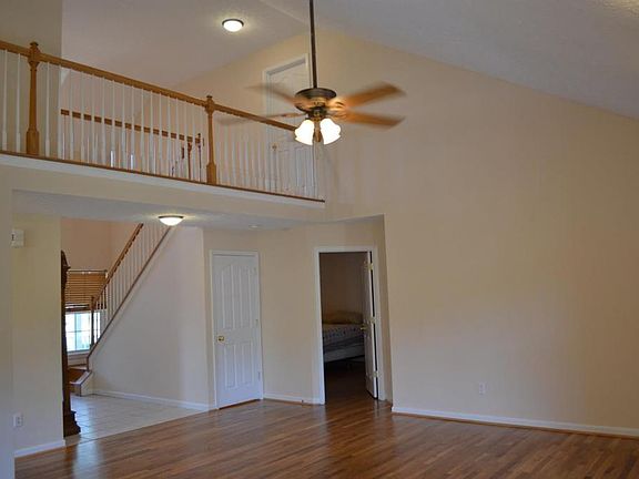 3rd image of 1202 Barbary Dr