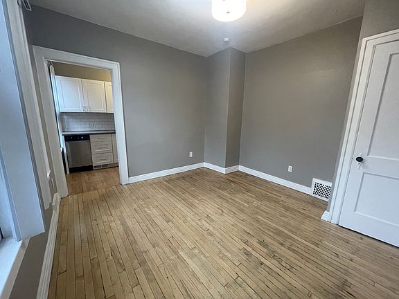 5th image of 1531 W Warren Ave #2