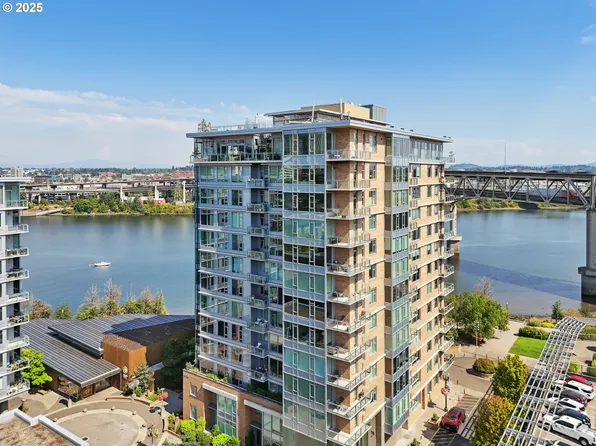 1920 S River Dr Unit 1204, Portland, OR 97201