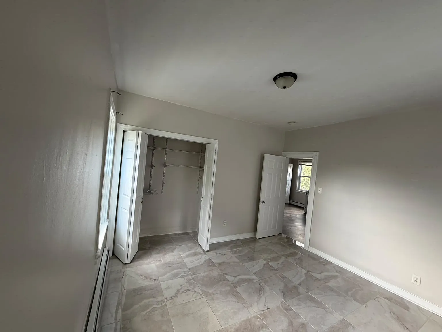3 bed, 1200 sqft, $2,100 — Photo 3