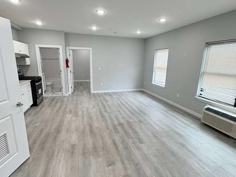 98 12th Ave #303 — Photo 3