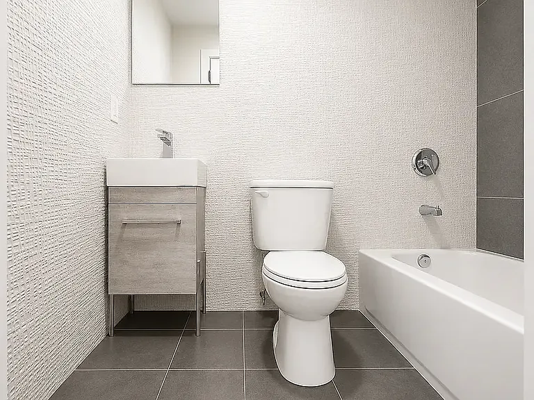 805 Quincy St #6 — Photo 4