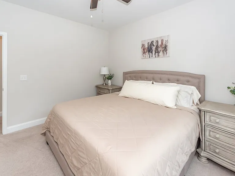 121 Hawthorne Landing Dr — Photo 27