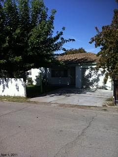 1st image of 1/2-342 E Oak St