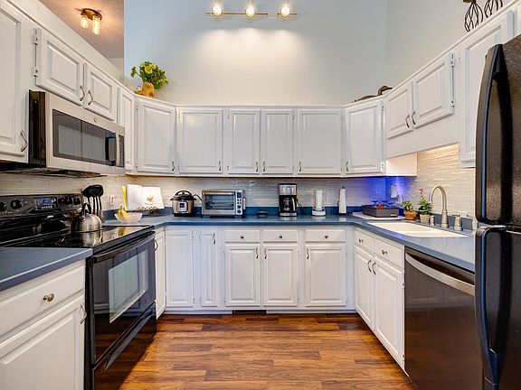 2nd image of 2397 Meadow Ct