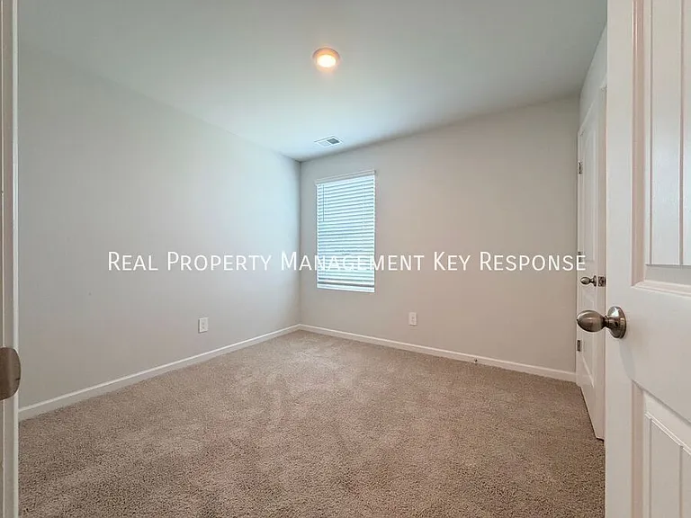 1004 Midpoint Ln — Photo 11