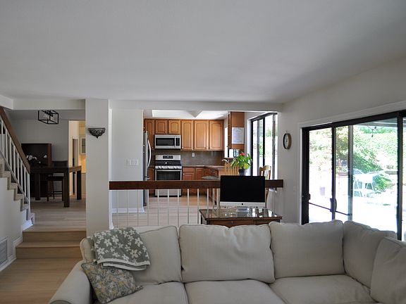 4th image of 3042 Charlotte St