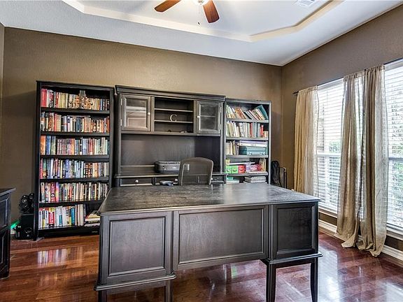 4th image of 10826 Wilton Dr