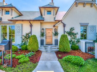 6702 Trenton Rd, Nichols Hills, OK 73116