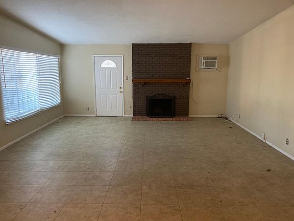4th image of 942 E Washington Ave