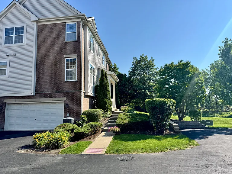 11 E Willow Rd — Photo 28