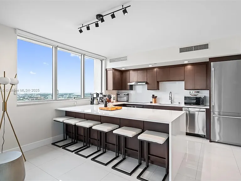92 SW 3rd St #3205 — Photo 2