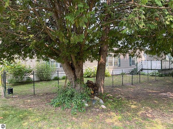 4th image of 2113 Lincoln St