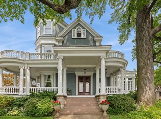 28 Shore Rd, Douglaston, NY 11363