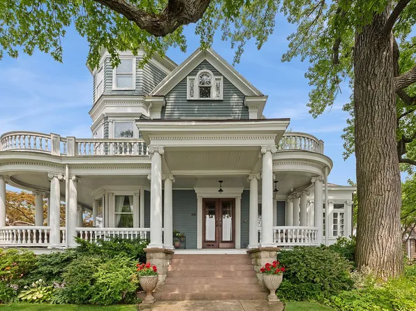 28 Shore Rd, Douglaston, NY 11363