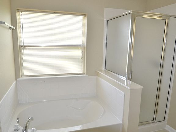 3rd image of 841 Mentmore Cir