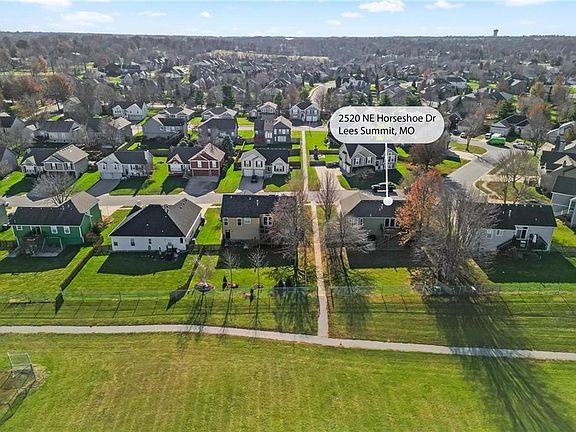 3rd image of 2520 NE Horseshoe Dr
